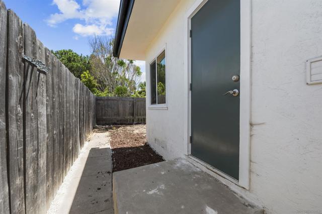 6979 81 Amherst, San Diego CA: https://media.crmls.org/mediaz/6a1e2728-0b1e-4952-a67c-8e81812769bc.jpg