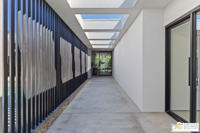 8 Desert Lark Circle, Rancho Mirage, CA 92270