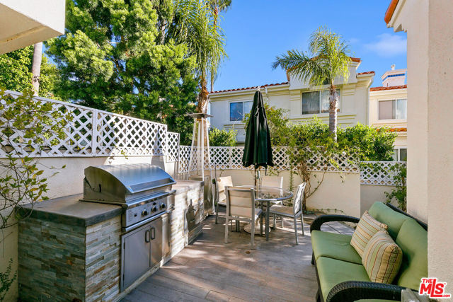 6477 Zuma View Place, Malibu CA: https://media.crmls.org/mediaz/6a1e8a4a-16a8-4b8e-8816-453af2046868.jpg