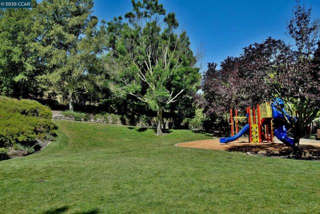 84 Tumbleweed Ct, San Ramon CA: https://media.crmls.org/mediaz/6a1f3722-b4e7-4b7c-ad42-dd51ba7201e5.jpg