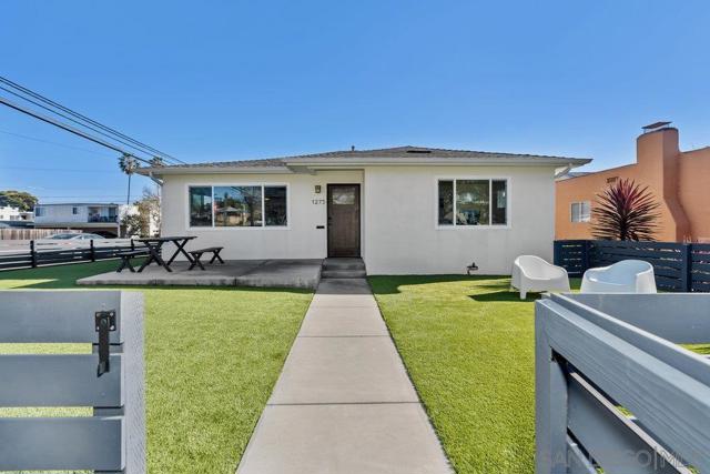 1275 Emerald, San Diego, California 92109, 3 Bedrooms Bedrooms, ,2 BathroomsBathrooms,Single Family Residence,For Sale,Emerald,250020116SD