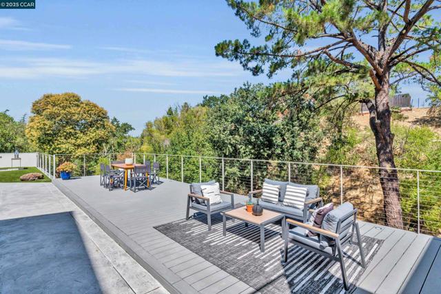 127 Caminar Way, Walnut Creek CA: https://media.crmls.org/mediaz/6a1fc2a7-7558-4ee4-8615-59ab007ee141.jpg