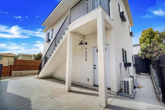 7229 Mohawk St, San Diego CA: https://media.crmls.org/mediaz/6a1fc2ff-701b-4898-8b36-a99229ff250c.jpg