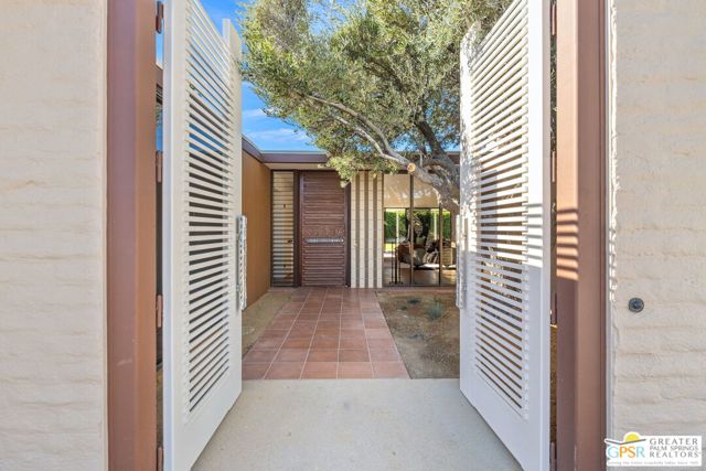 695 N Camino Real, Palm Springs CA: https://media.crmls.org/mediaz/6a205bc6-9fd1-41cf-b293-37fcb20d9276.jpg