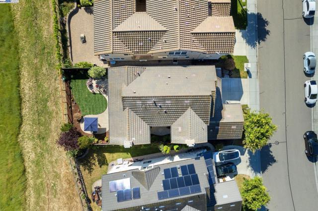 9779 Reimers Way, Dublin CA: https://media.crmls.org/mediaz/6a210b57-6cc3-4842-8553-975fa12b11dc.jpg