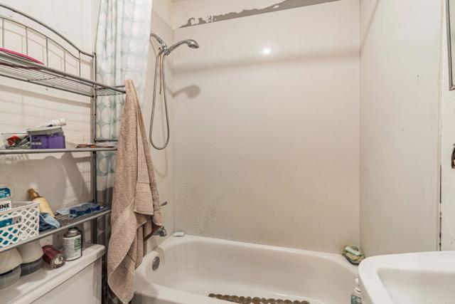 748 Clara Street, Oakland CA: https://media.crmls.org/mediaz/6a21117a-a944-42f9-b2c5-7f92c19497ff.jpg