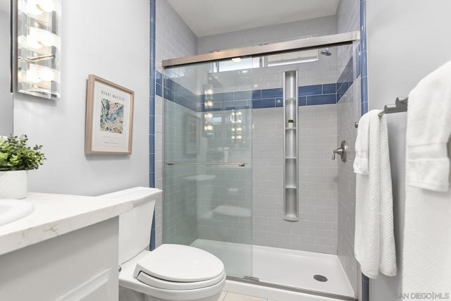 5188 Weymouth Way, Oceanside CA: https://media.crmls.org/mediaz/6a2139f2-359a-4612-b570-91cb62d4fb2f.jpg