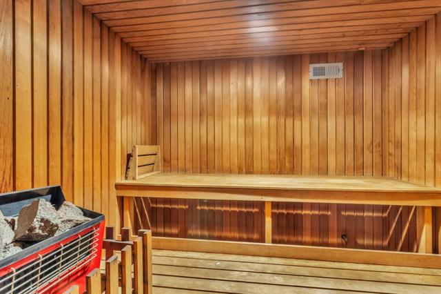 1830 Lakeshore Avenue, Oakland CA: https://media.crmls.org/mediaz/6a21f294-17b2-4f8f-a1cc-f0161fe54c63.jpg