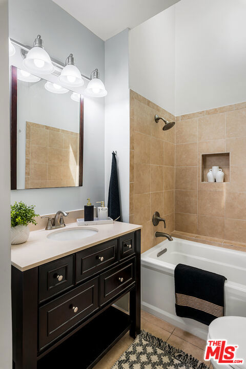 1425 Stanford Street, Santa Monica CA: https://media.crmls.org/mediaz/6a223480-c094-48a7-9a42-efbf076a31af.jpg