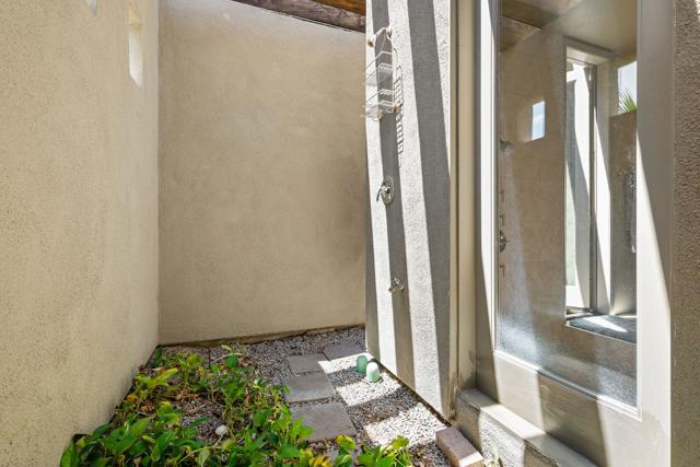 54385 Avenida Madero, La Quinta CA: https://media.crmls.org/mediaz/6a22796c-b875-44ab-8389-ee217763172c.jpg