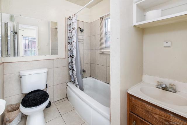 2925 Franklin Ave, San Diego CA: https://media.crmls.org/mediaz/6a229982-d729-486d-b372-7932aec3dce2.jpg