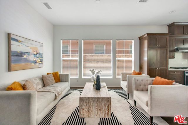 20659 W Beech Circle, Porter Ranch CA: https://media.crmls.org/mediaz/6a23b3d3-11dd-43b1-a63e-876a4dd6f55f.jpg