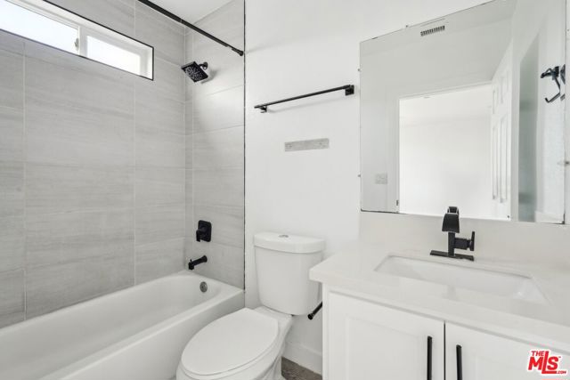 2516 Malabar Street, Los Angeles CA: https://media.crmls.org/mediaz/6a2449ef-34f3-4749-96d1-7c0e570e67d4.jpg
