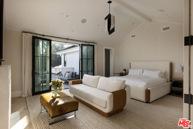 1628 Georgina Avenue, Santa Monica CA: https://media.crmls.org/mediaz/6a247a42-6fbb-4b11-b20e-bf6b2dfda478.jpg