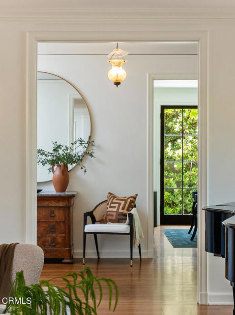 1241 S Oak Knoll Avenue, Pasadena CA: https://media.crmls.org/mediaz/6a24f44d-2ab0-42ec-90ca-9a9ff8fe5407.jpg