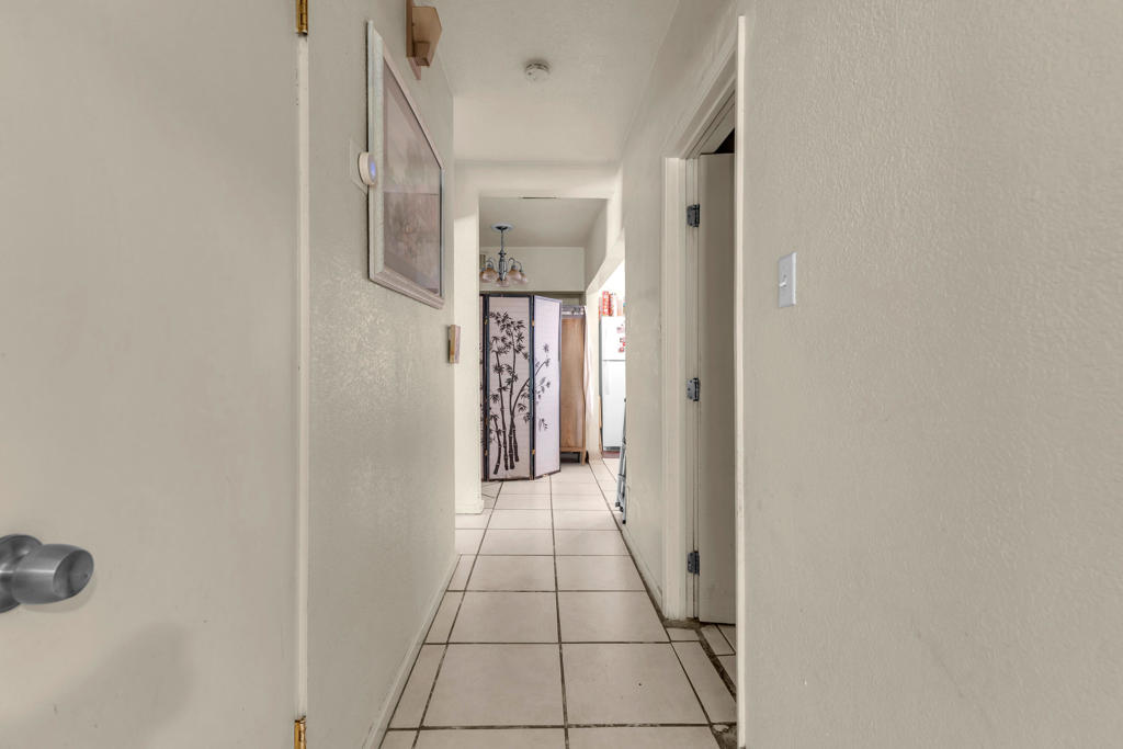 https://media.crmls.org/mediaz/6a250610-06db-41be-9f73-decb7b7075f6.jpg?preset=X-Large