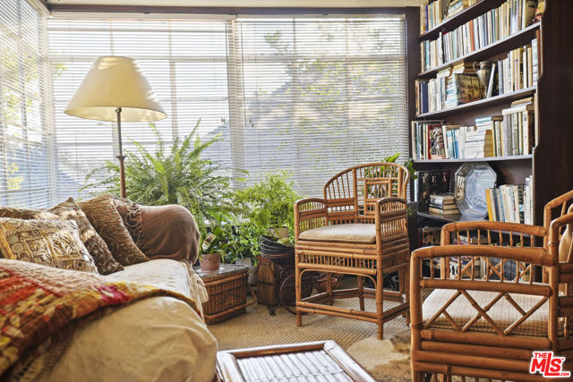 1326 Cordova Avenue, Glendale CA: https://media.crmls.org/mediaz/6a257407-c716-412b-ae8d-c27cc54453b3.jpg