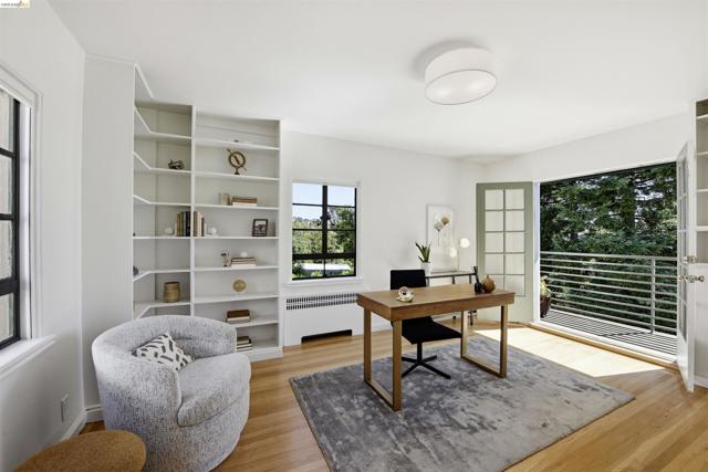 44 Highgate Rd, Kensington CA: https://media.crmls.org/mediaz/6a25c128-4f9a-488d-b93f-f5f1386d2aec.jpg