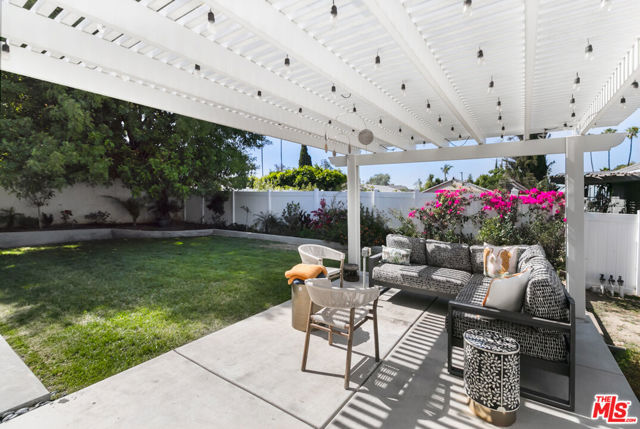 5433 Tampa Avenue, Tarzana CA: https://media.crmls.org/mediaz/6a25cfb3-7016-4ef1-84ea-3acab7eda07a.jpg