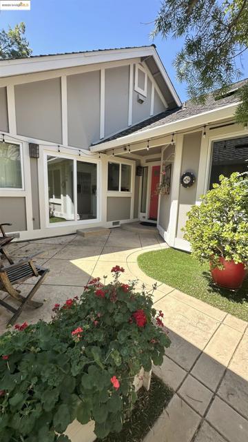 706 Lakeside Ct, Danville CA: https://media.crmls.org/mediaz/6a262933-eed5-4bd7-b4fd-03f0029e9788.jpg