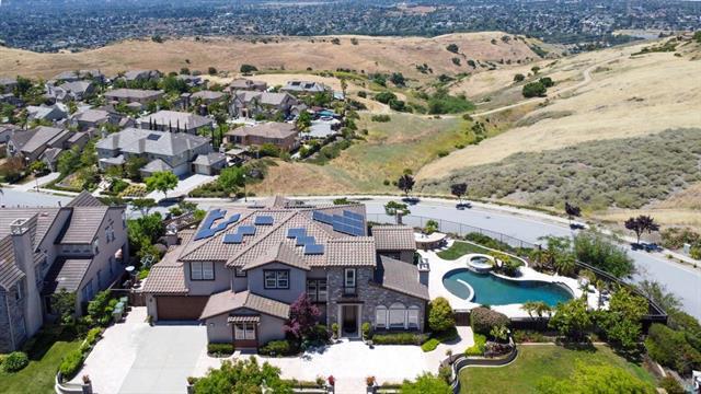 4701 Hill Top View Place, San Jose CA: https://media.crmls.org/mediaz/6a263936-8cb3-40b0-a8aa-bb55dff56b5e.jpg