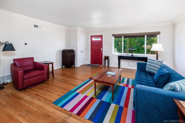 4737 Baylor Dr, San Diego CA: https://media.crmls.org/mediaz/6a2668b1-c97a-4c00-a816-4d289674e18e.jpg