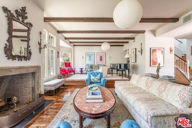 11982 Brentridge Lane, Los Angeles CA: https://media.crmls.org/mediaz/6a2677bb-4611-46fc-9253-01233c5e1332.jpg
