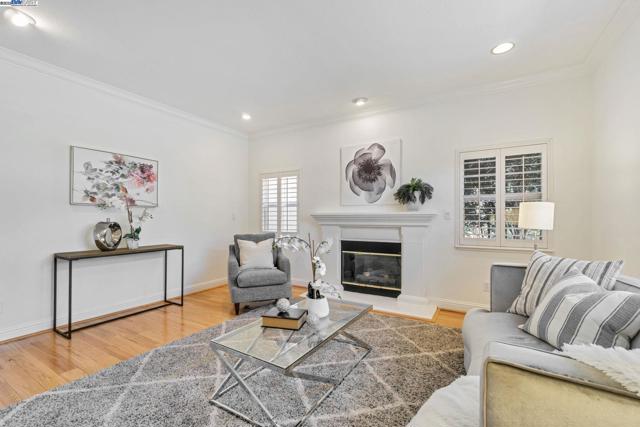 135 Cara Ct, Walnut Creek CA: https://media.crmls.org/mediaz/6a275dd3-272b-4c03-8d90-9a2ef68f755f.jpg