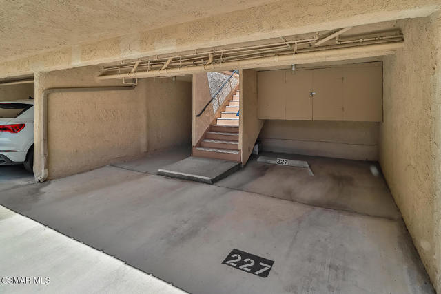 4021 Yankee Drive, Agoura Hills CA: https://media.crmls.org/mediaz/6a2775b9-82ff-48f6-9538-52522bcf189a.jpg