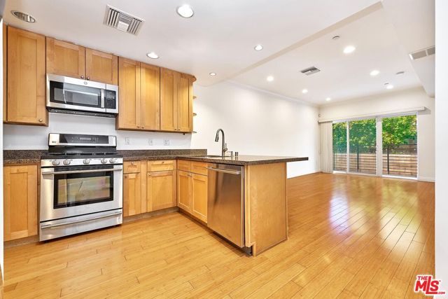 3061 W 12th Place, Los Angeles CA: https://media.crmls.org/mediaz/6a278838-01f9-4398-bdd8-e7eb550e8c68.jpg
