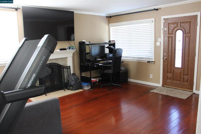 2956 Mckenzie Dr, Richmond CA: https://media.crmls.org/mediaz/6a27a55f-3f32-416c-974d-cc3b50deee46.jpg