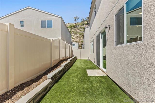 108 Lipizzan Ln, Fallbrook CA: https://media.crmls.org/mediaz/6a27b5cd-16ff-43b9-bb55-c8181ab56a68.jpg
