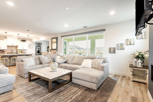 172 Vienna Way, Hollister CA: https://media.crmls.org/mediaz/6a27c1cd-c490-4d11-8ac5-eb2db9f33c61.jpg