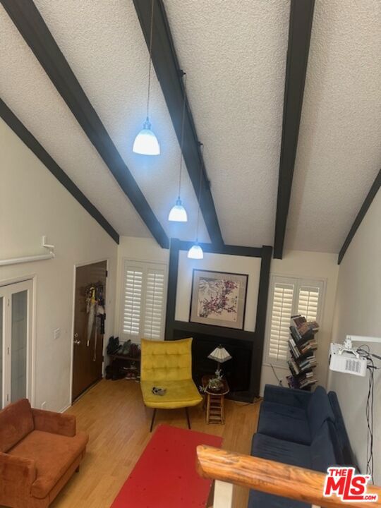 4628 Maytime Lane, Culver City CA: https://media.crmls.org/mediaz/6a27c70e-05c3-4184-9e2c-cd7fe25fe85c.jpg