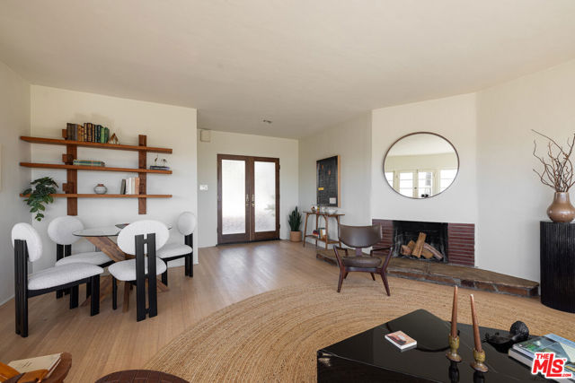 1333 E Palmer Avenue, Glendale CA: https://media.crmls.org/mediaz/6a27eb24-c0f0-49ca-95d0-069b3d5bdd9a.jpg