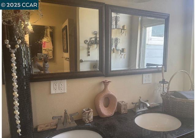 3770 Suter St, Oakland CA: https://media.crmls.org/mediaz/6a285088-1105-47a3-b95a-224edd525295.jpg