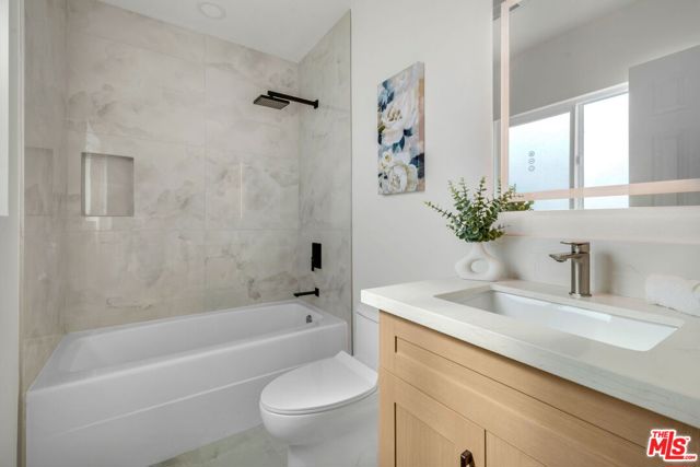 4933 W 20th Street, Los Angeles CA: https://media.crmls.org/mediaz/6a291a0c-c135-408c-8101-ffe44581015d.jpg