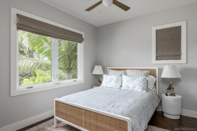 6411 Dowling Dr, La Jolla CA: https://media.crmls.org/mediaz/6a29de74-1904-4aa9-a7b5-ca507223e27e.jpg