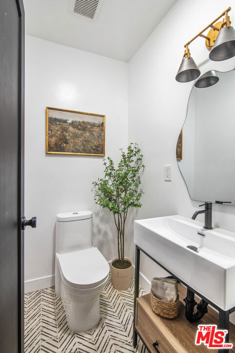 9265 Thrush Way, Los Angeles CA: https://media.crmls.org/mediaz/6a2af3e6-59dd-4135-b4ec-c86a55a765d5.jpg