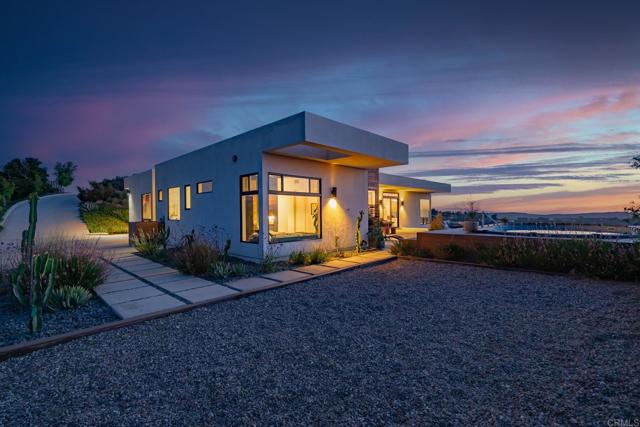 403 Black Canyon Place, Ramona CA: https://media.crmls.org/mediaz/6a2af640-130b-4585-af25-c87a42578646.jpg