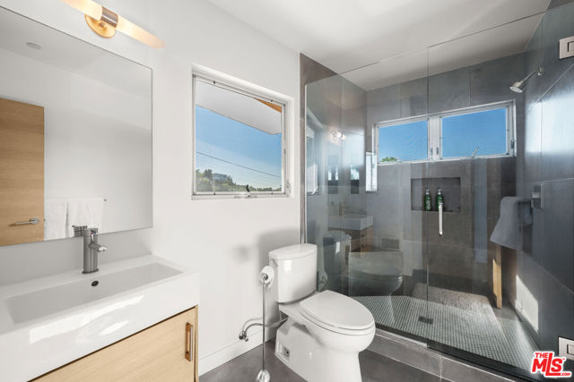 3631 Sunswept Drive, Studio City CA: https://media.crmls.org/mediaz/6a2bb45c-529c-46a8-8223-38687c9f0d68.jpg