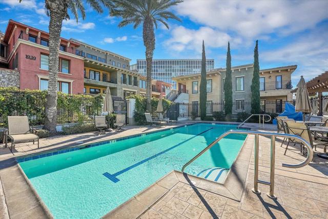 1010 Genter St, La Jolla, California 92037, 3 Bedrooms Bedrooms, ,3 BathroomsBathrooms,Condominium,For Sale,Genter St,250001056SD