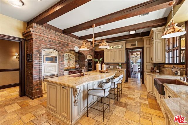 19000 Dorlon Drive, Tarzana CA: https://media.crmls.org/mediaz/6a2c0235-d2c9-4d9a-9d87-4b17ff8eb974.jpg