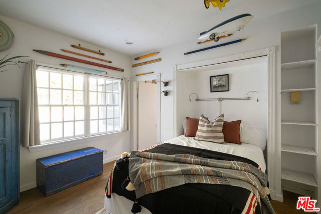 2020 Coldwater Canyon Drive, Beverly Hills CA: https://media.crmls.org/mediaz/6a2c0ddf-b4e8-4940-a36a-e0f90e2222a5.jpg
