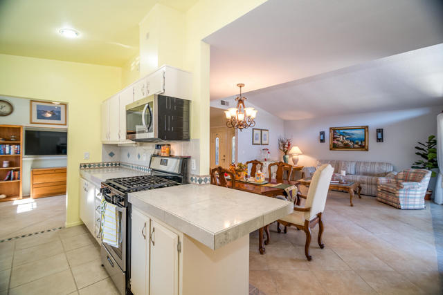 74042 Catalina Way, Palm Desert CA: https://media.crmls.org/mediaz/6a2c5e11-3235-4dcd-84c0-db4d78f6e5be.jpg