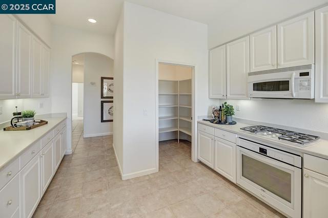 2916 Saklan Indian Dr, Walnut Creek CA: https://media.crmls.org/mediaz/6a2c86b7-4a2c-405a-8f7f-8f31cde3c99f.jpg