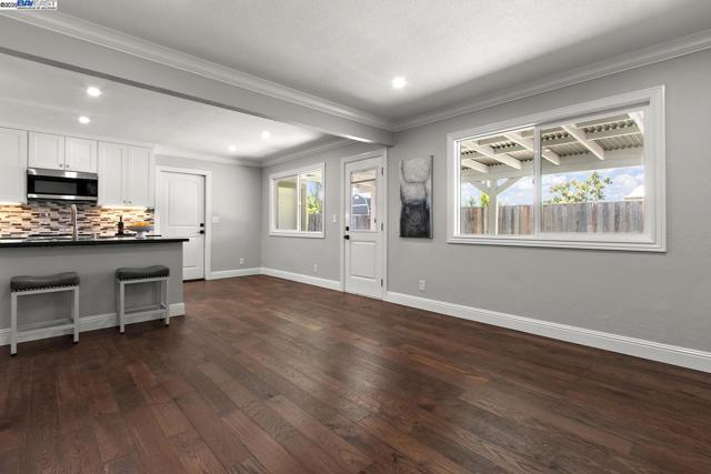 40167 Barbara St, Fremont CA: https://media.crmls.org/mediaz/6a2ccee8-00e0-4b97-945f-03b4c78b579c.jpg