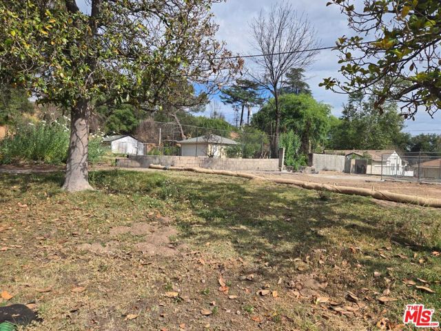 3792 El Sereno Avenue, Altadena CA: https://media.crmls.org/mediaz/6a2ccfe0-fd02-4a5d-9a17-347106aff530.jpg