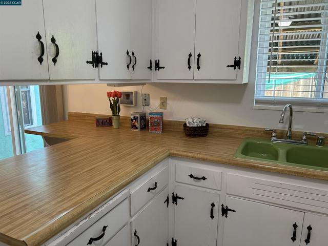 826 Veale, Martinez CA: https://media.crmls.org/mediaz/6a2d2885-e230-4431-acb9-a261a51c747d.jpg