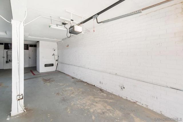 8040 Girard Ave, La Jolla CA: https://media.crmls.org/mediaz/6a2d4932-a5a5-4ae0-9e6c-915a21786d18.jpg